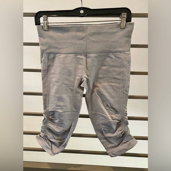 Lululemon Women's Discontinued Cropped Leggings - Picture 1 of 3